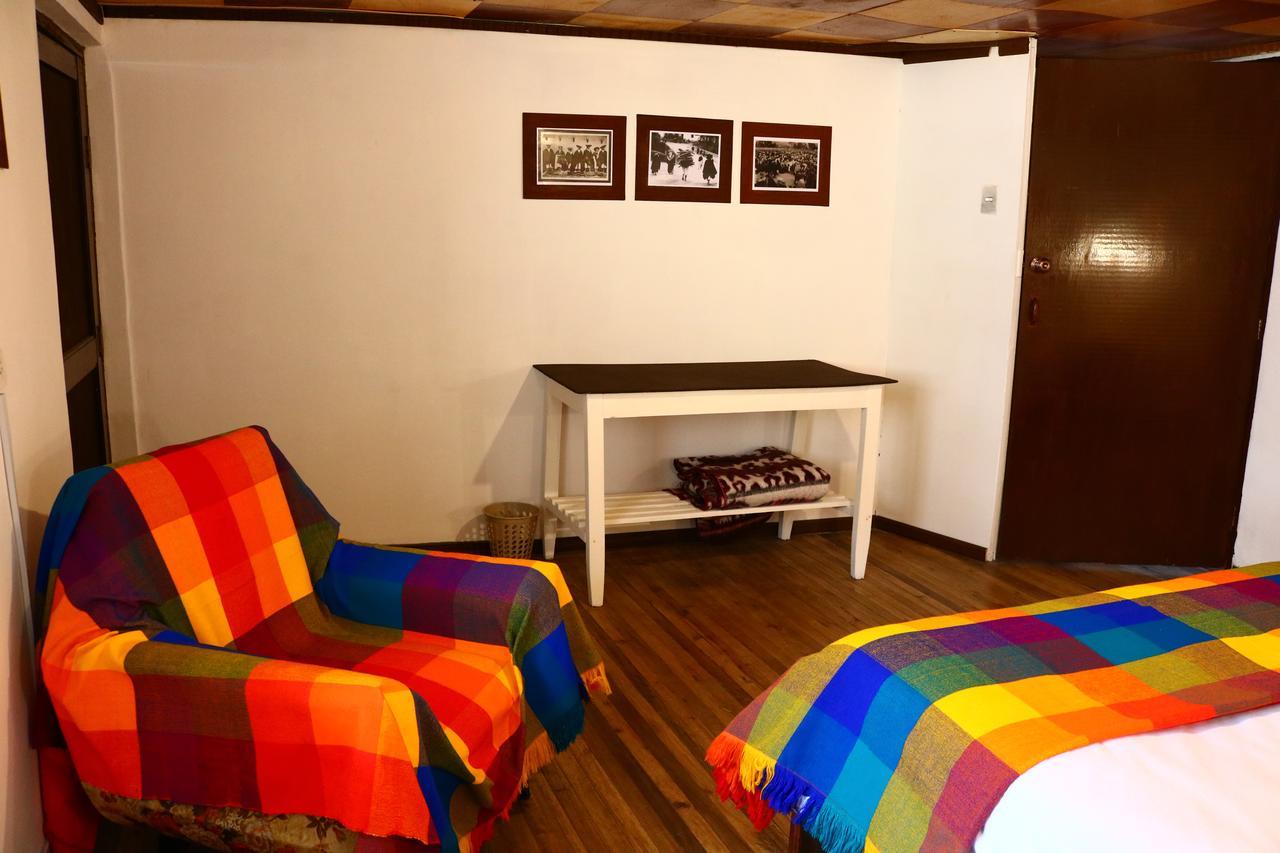 Hospedaje Los Ponchos Otavalo Exterior foto